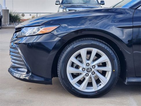 Used 2022 Toyota Camry LE image 5
