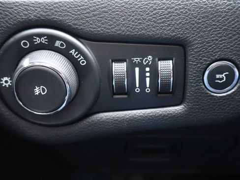 Used 2017 Jeep Cherokee Trailhawk w/ Comfort/Convenience Group AWD/4WD image 29