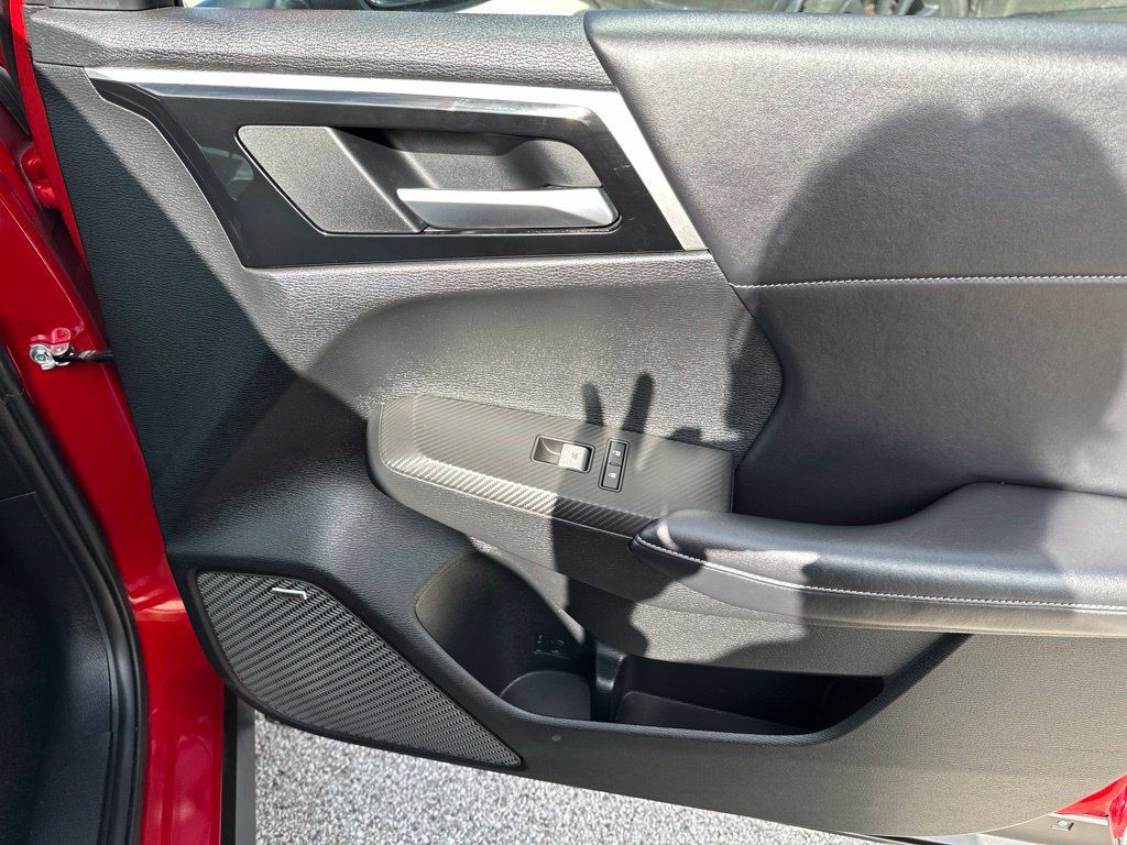Used 2025 Mitsubishi Outlander SE AWD/4WD image 16