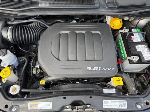 Used 2016 Dodge Grand Caravan SXT w/ Rear Park Assist Package image 10