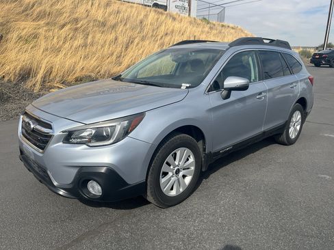 Used 2018 Subaru Outback 2.5i Premium AWD/4WD image 1