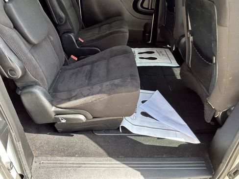 Used 2018 Dodge Grand Caravan SE FWD image 11