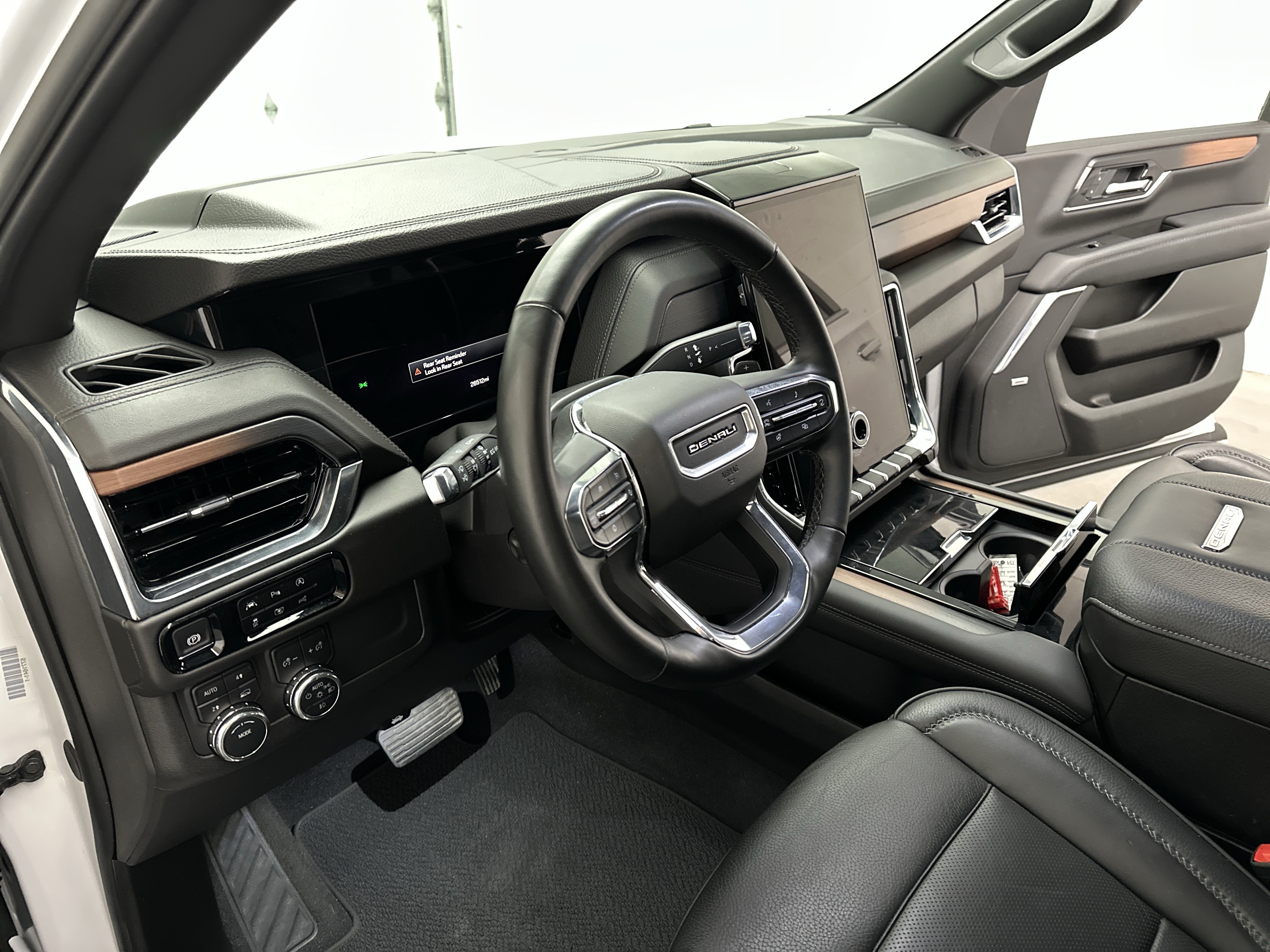 Used 2025 GMC Yukon XL Denali AWD/4WD image 19