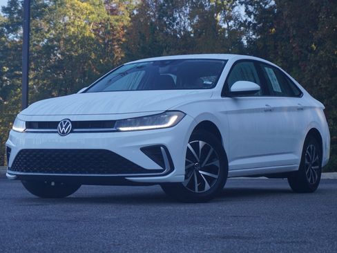 Used 2025 Volkswagen Jetta S image 4