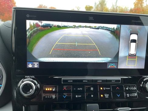 Used 2022 Toyota Highlander Limited image 11