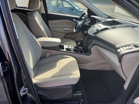 Used 2017 Ford Escape SE image 19