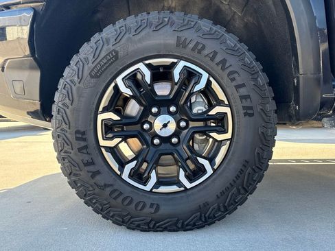 Used 2023 Chevrolet Silverado 1500 ZR2 w/ Technology Package AWD/4WD image 32