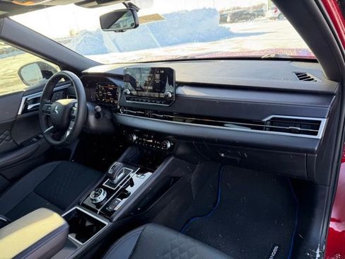 Used 2025 Mitsubishi Outlander SEL image 19