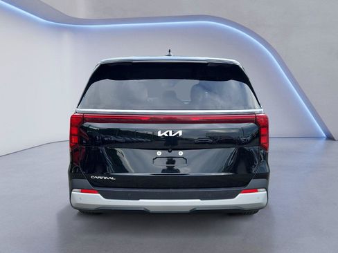Used 2025 Kia Carnival FWD image 4