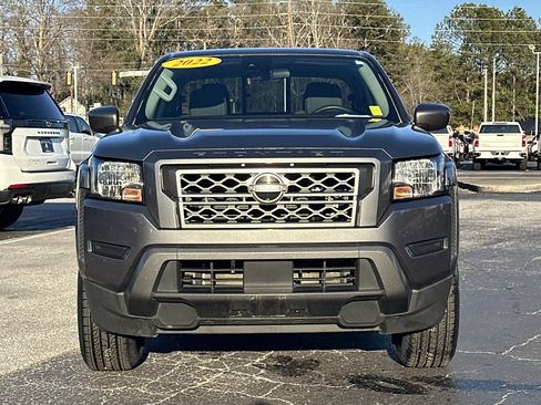 Used 2022 Nissan Frontier SV image 3