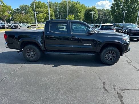 Used 2019 Toyota Tacoma SR5 AWD/4WD image 9