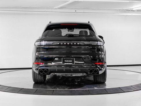 Certified 2026 Porsche Cayenne AWD/4WD image 6