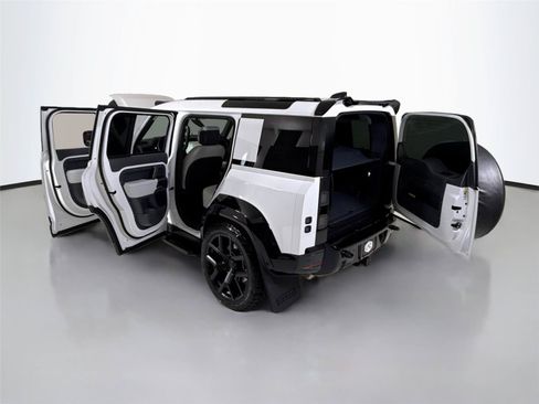 Used 2026 Land Rover Defender 110 X-Dynamic SE AWD/4WD image 40