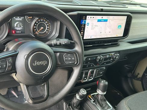 Used 2025 Jeep Wrangler Sport AWD/4WD image 10