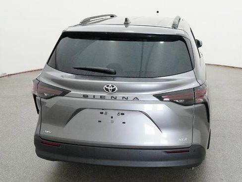 New 2026 Toyota Sienna XLE FWD image 18