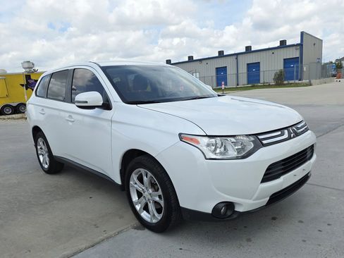 Used 2014 Mitsubishi Outlander SE image 7