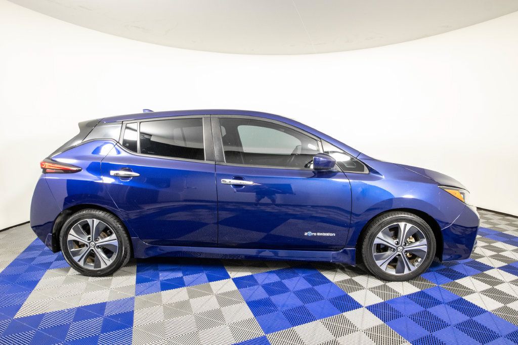 Used 2019 Nissan Leaf SV w/ SV Technology Package FWD image 4