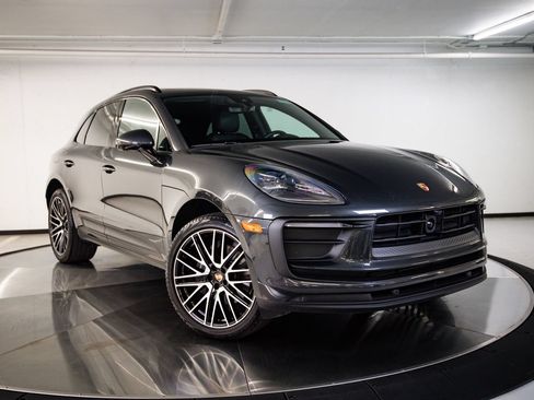 Certified 2026 Porsche Macan AWD/4WD image 9