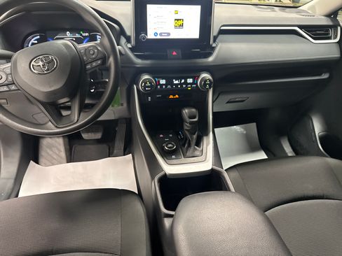 Used 2025 Toyota RAV4 LE AWD/4WD image 30