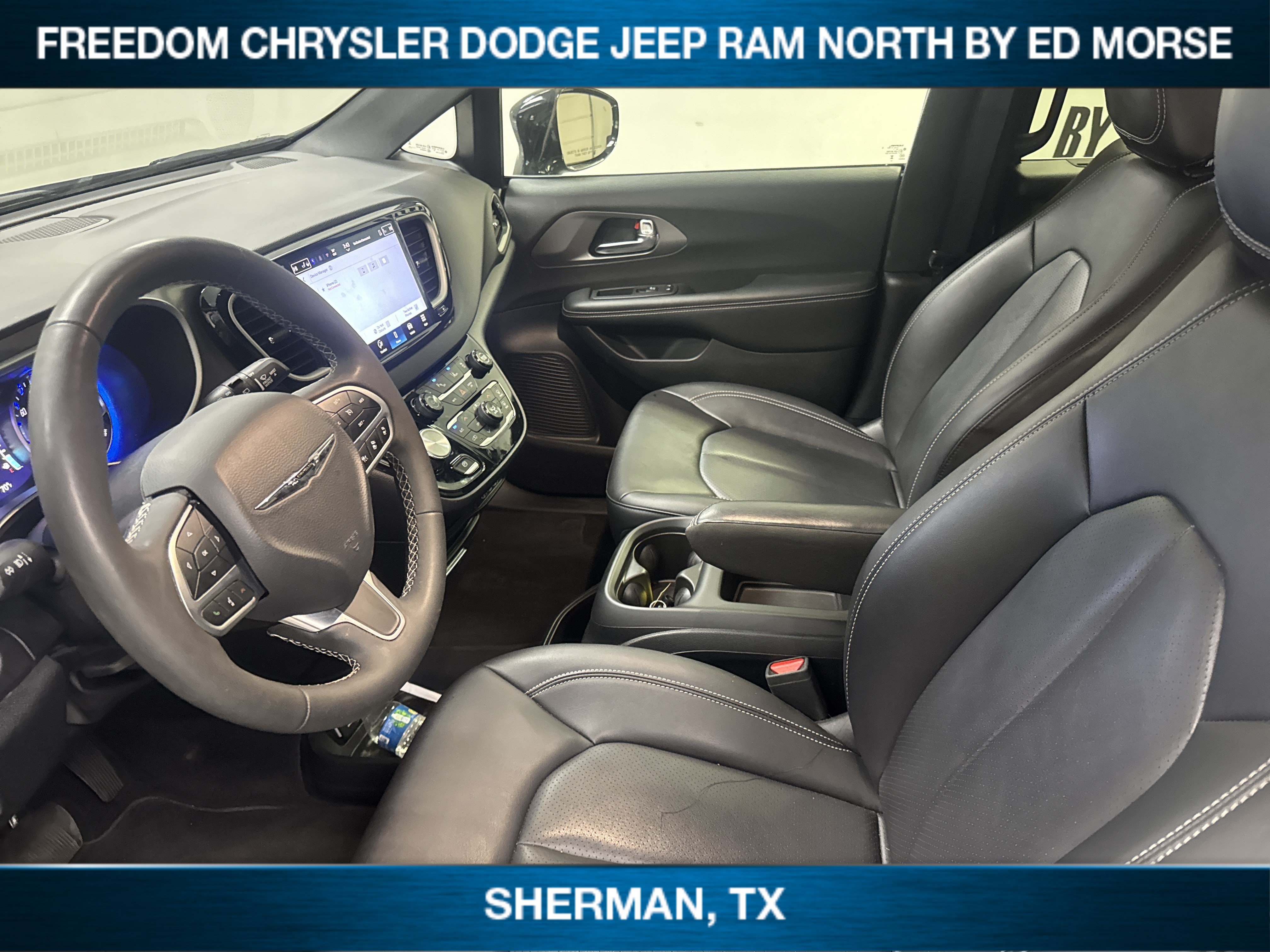 Used 2025 Chrysler Pacifica Select FWD image 7