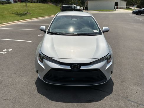Used 2023 Toyota Corolla LE w/ LE Convenience Package FWD image 3