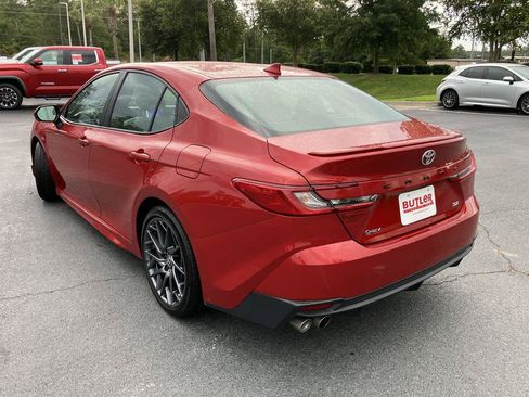 Used 2025 Toyota Camry SE w/ Convenience Package FWD image 3