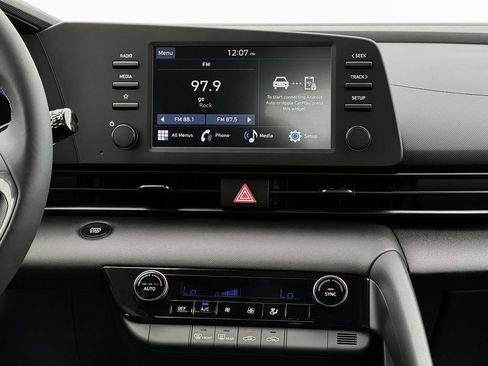 Used 2025 Hyundai Elantra Sport FWD image 19