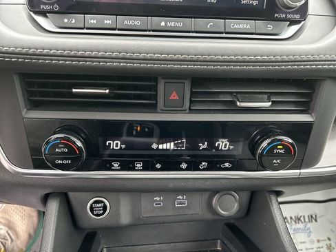 Used 2023 Nissan Rogue SV image 24