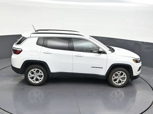 Used 2024 Jeep Compass Latitude AWD/4WD image 23