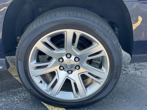 Used 2019 Cadillac Escalade ESV Luxury AWD/4WD image 9