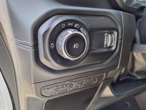 Used 2024 Jeep Wrangler Unlimited Sahara w/ Technology Group AWD/4WD image 14