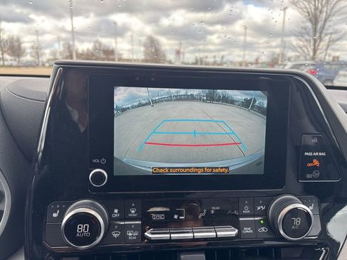 Used 2023 Toyota Highlander XLE image 29