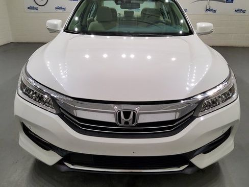Used 2017 Honda Accord Touring image 8