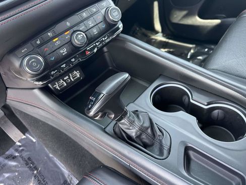 Used 2024 Dodge Durango GT RWD image 13