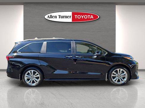 Used 2024 Toyota Sienna Platinum image 5