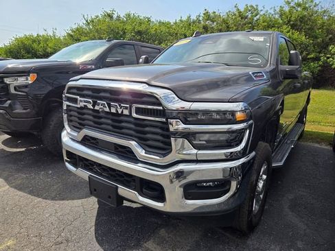 Certified 2025 RAM 2500 Big Horn AWD/4WD image 3