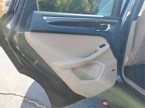 Used 2022 Porsche Macan image 20