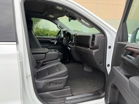 Used 2025 GMC Sierra 1500 SLT RWD image 13