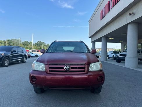 Used 2005 Toyota Highlander 4WD V6 w/ Appearance Pkg image 2