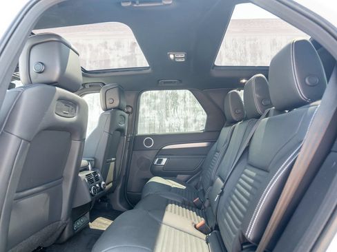 Used 2025 Land Rover Discovery Dynamic SE AWD/4WD image 34