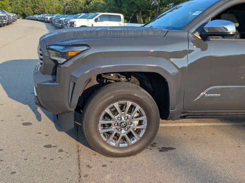 Used 2024 Toyota Tacoma Limited w/ Limited Package (LT) AWD/4WD image 11