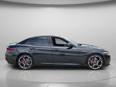 Used 2023 Alfa Romeo Giulia Veloce RWD image 5