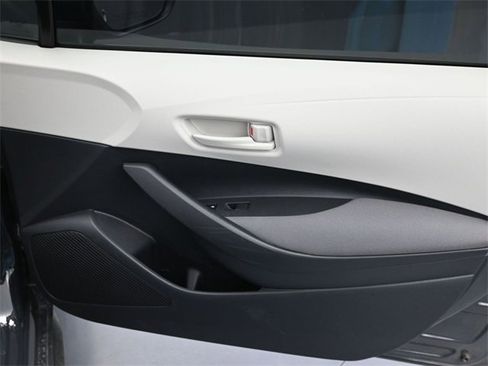 Used 2025 Toyota Corolla LE image 27
