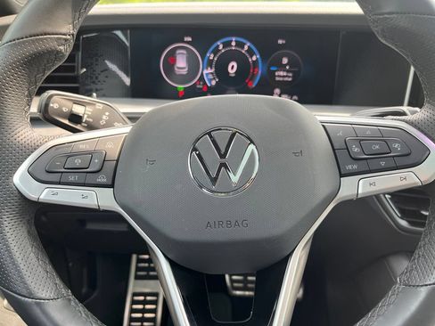 Certified 2026 Volkswagen Tiguan SE R-Line AWD/4WD image 21
