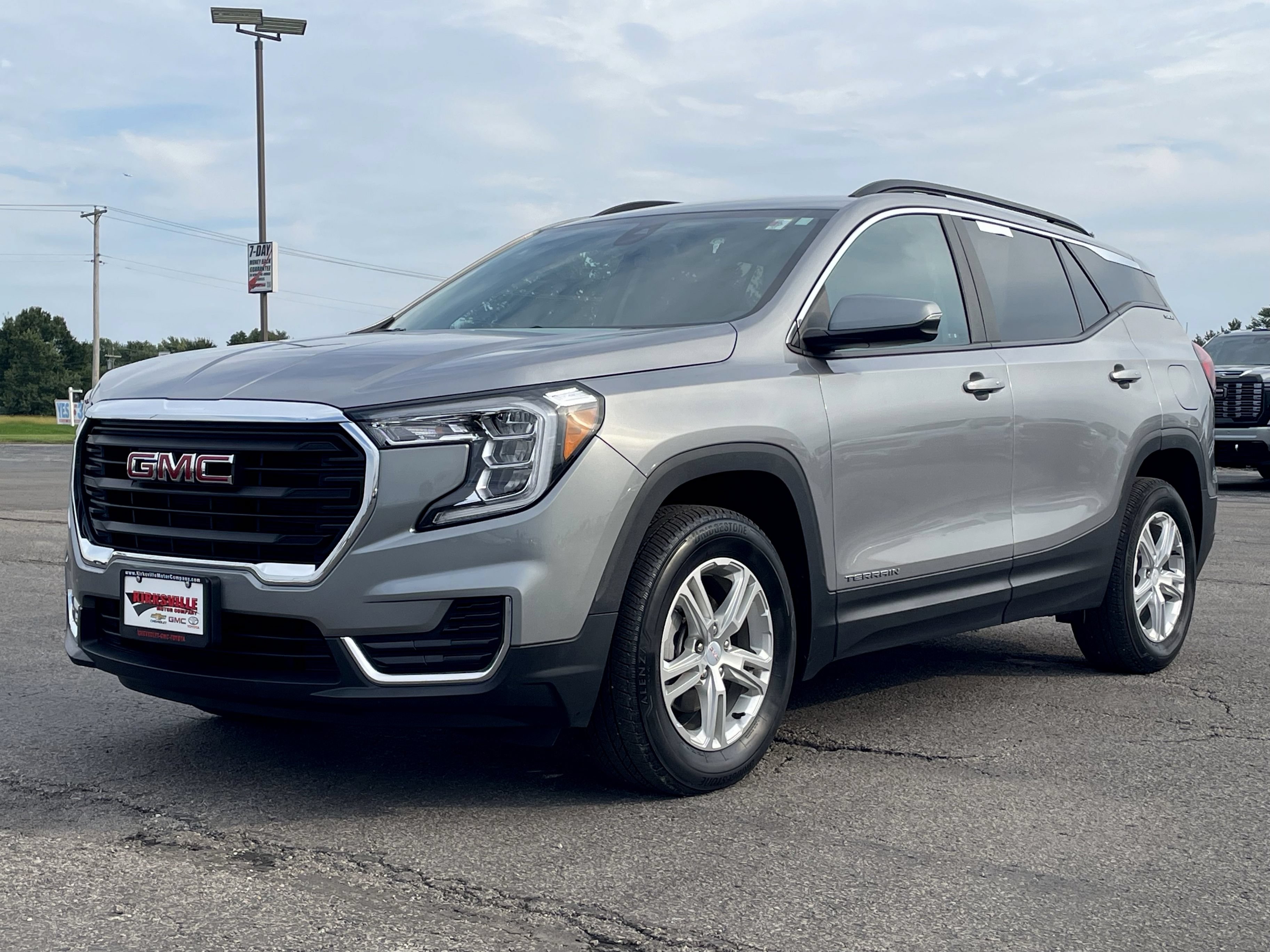 Certified 2023 GMC Terrain SLE w/ Driver Convenience Package AWD/4WD image 8
