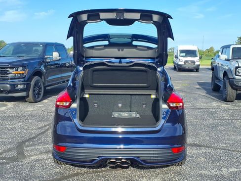 Used 2017 Ford Focus ST FWD image 9