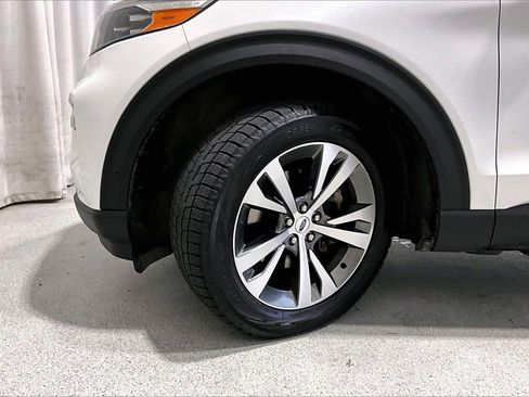 Used 2020 Ford Explorer Platinum image 19