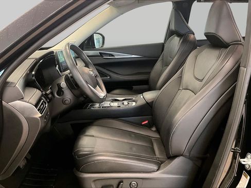 Used 2025 INFINITI QX60 Luxe w/ Vision Package FWD image 7