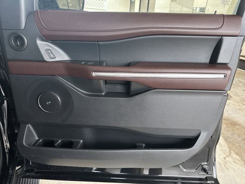Used 2023 Ford Expedition Limited image 36