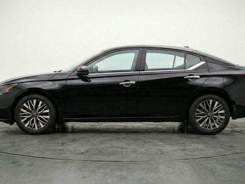 Used 2025 Nissan Altima 2.5 SV FWD image 5